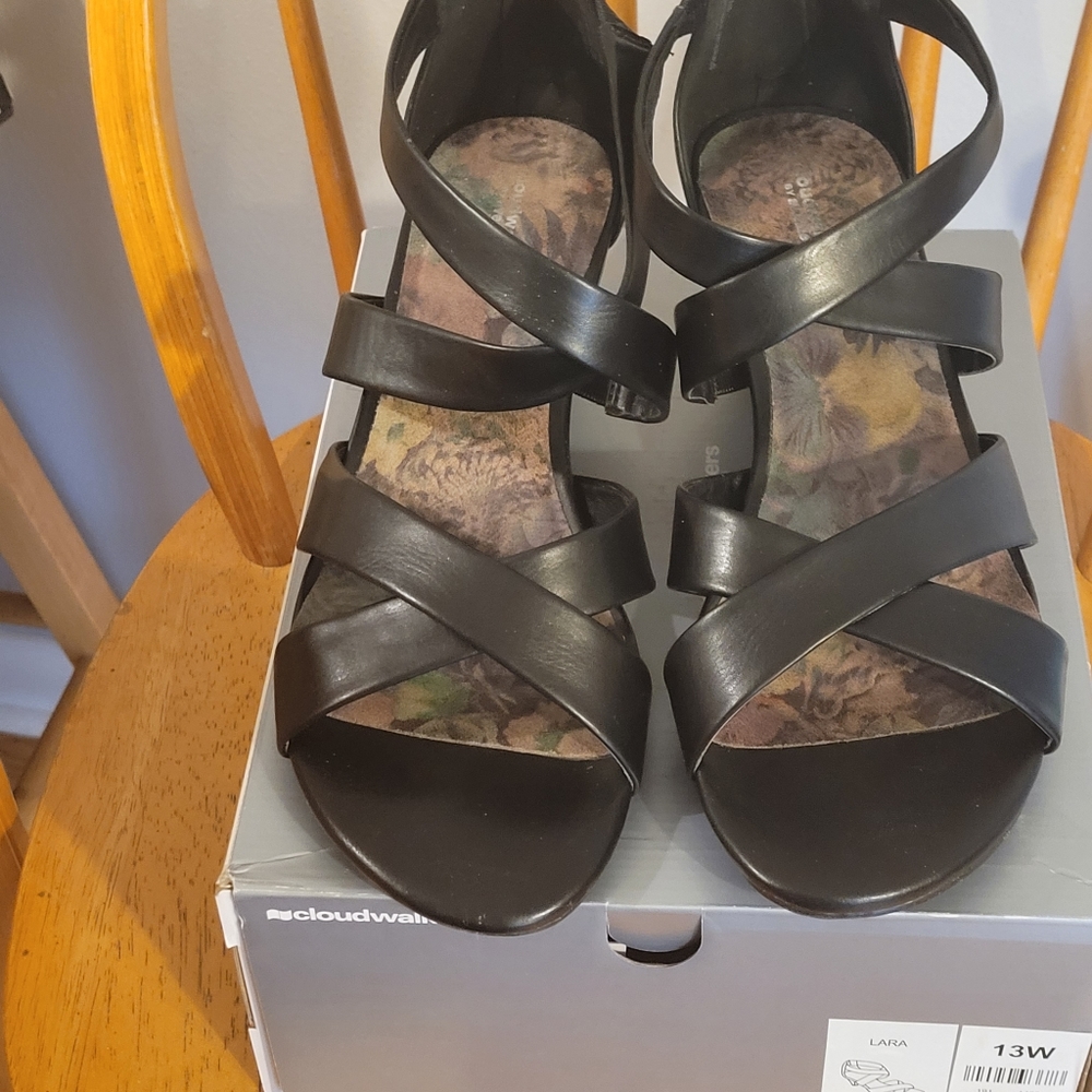 Women's shoes